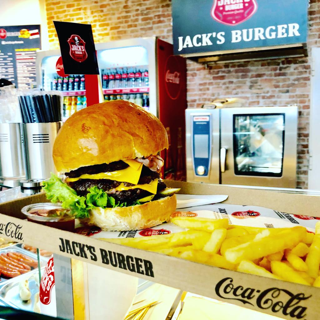 Burgerul american a ajuns și la Sibiu. Jack’s Burger, calitate