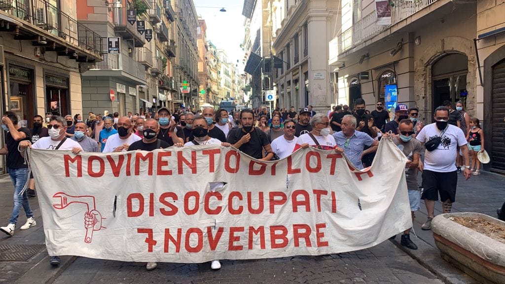 Napoli] I Disoccupati Dopo L'incontro In Prefettura: Basta Scaricabarile Tra Istituzioni Sulla Pelle Dei Lavoratori, Subito Salario E Lavoro - "Toccano Uno Toccano Tutti" 576_x_1024_jpg
