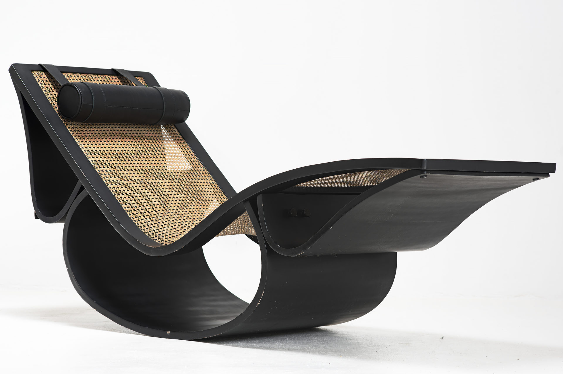 Oscar Niemeyer chaise longue model "Rio" Side Gallery