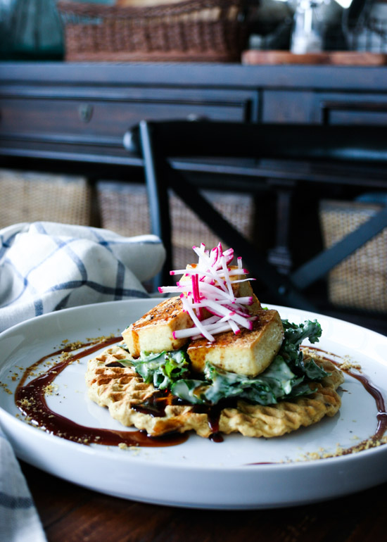 Garbanzo Waffle with Teriyaki Tofu Steak and Kale Caesarひよこ豆粉ワッフル、照り焼き