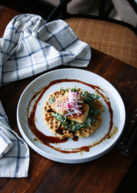 Garbanzo Waffle with Teriyaki Tofu Steak and Kale Caesarひよこ豆粉ワッフル、照り焼き