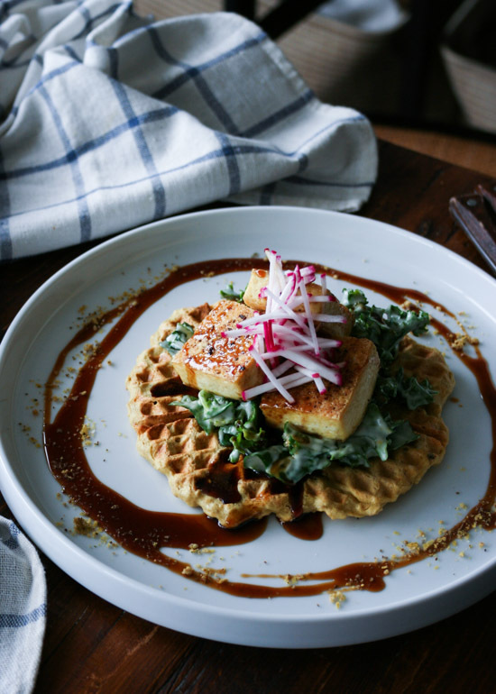 Garbanzo Waffle with Teriyaki Tofu Steak and Kale Caesarひよこ豆粉ワッフル、照り焼き