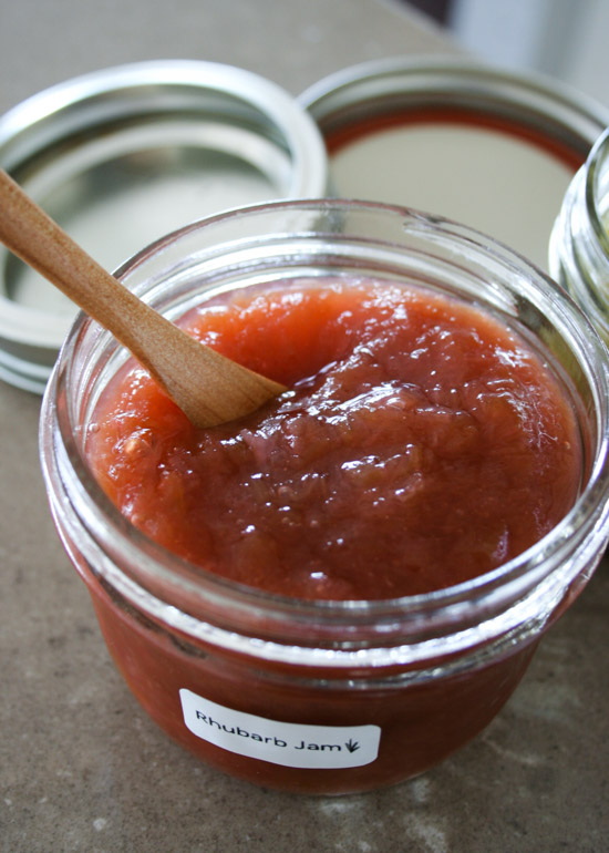 Green Plum Jam and Rhubarb Jam. Plus, his new toyルバーブジャム＆青梅ジャム、そして、ラベル