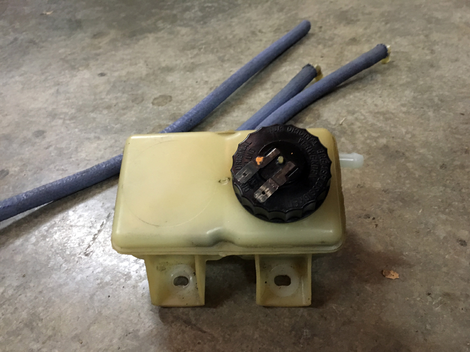 FS brake fliud res with cap sensor and hose & rear brake pressure