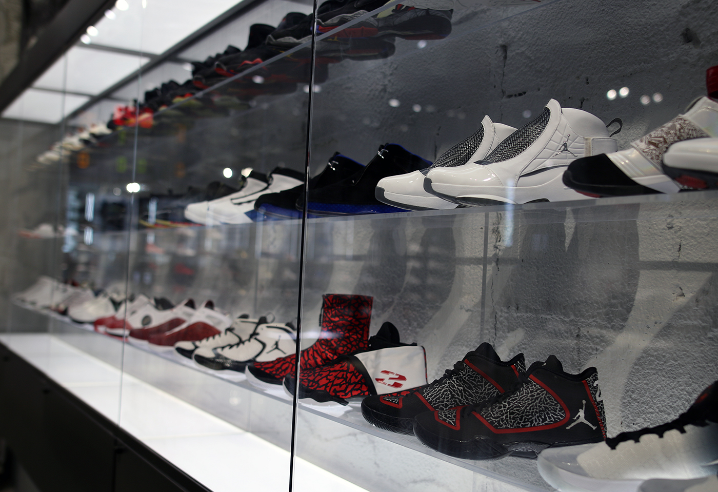 Inside Toronto's Jordan Store 306 Yonge Sidewalk Hustle