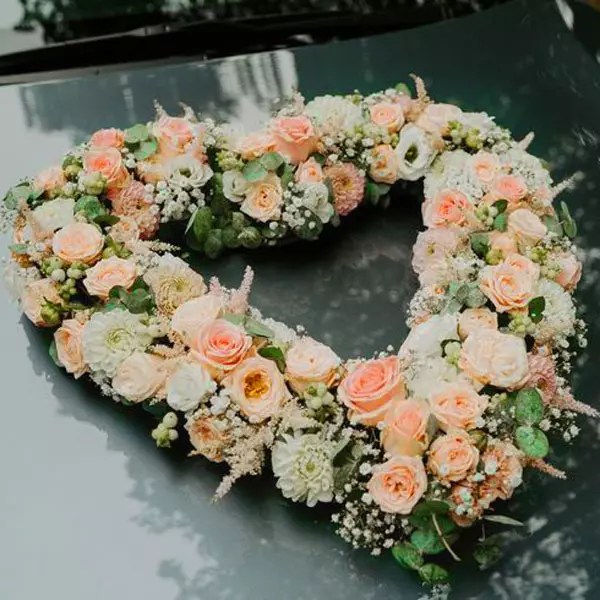 DỊCH VỤ TRANG TRÍ XE HOA TPHCM và Chi Phí 13 Xe hoa cưới hình trái tim đẹp