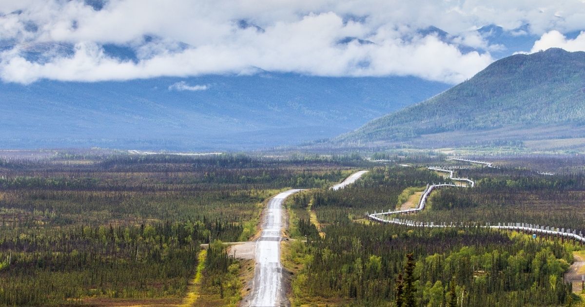 North to Alaska Driving the Haul Road to Prudhoe Bay — sightDOING