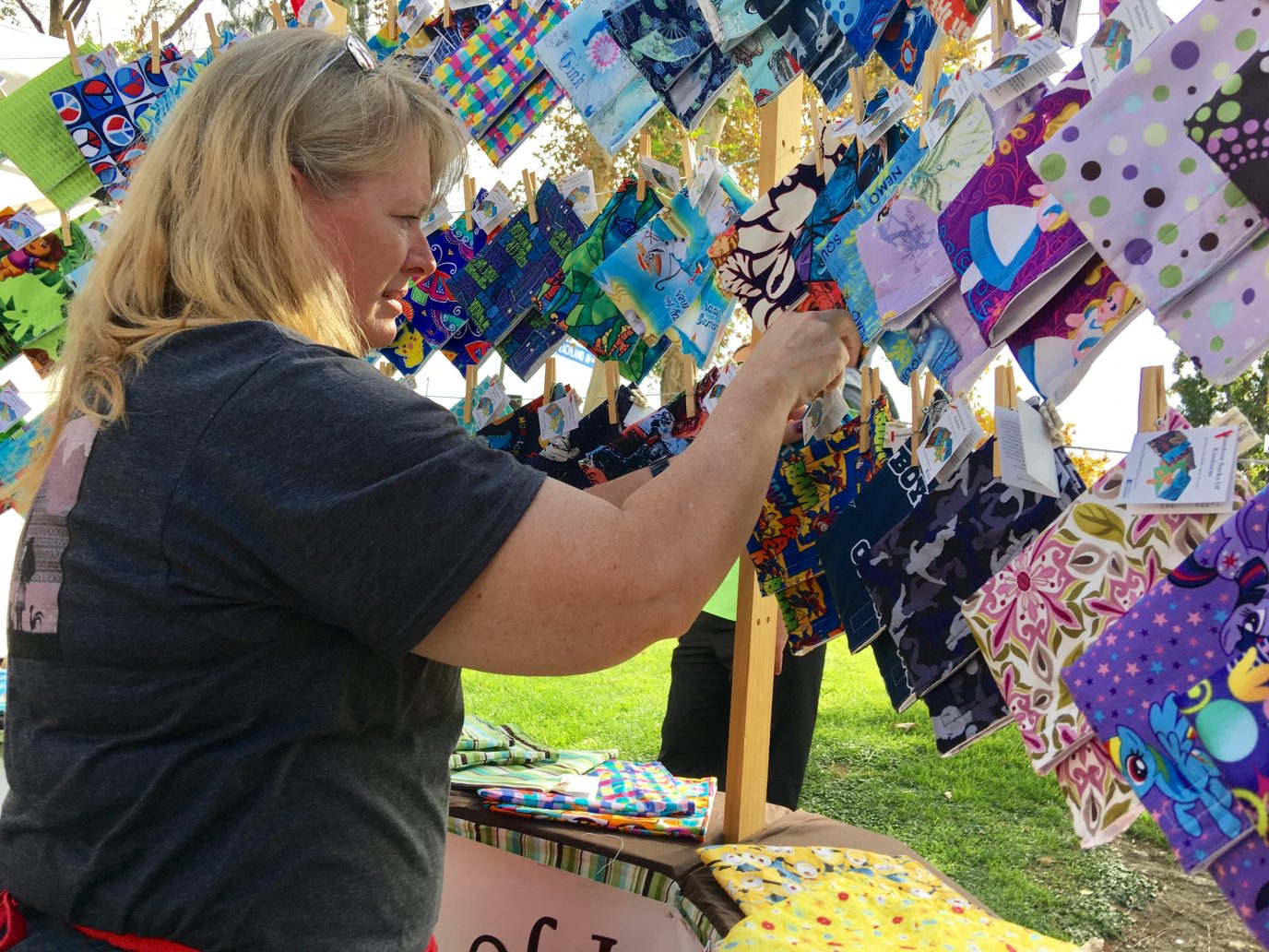 Hundreds shop at Newhall Craft Show