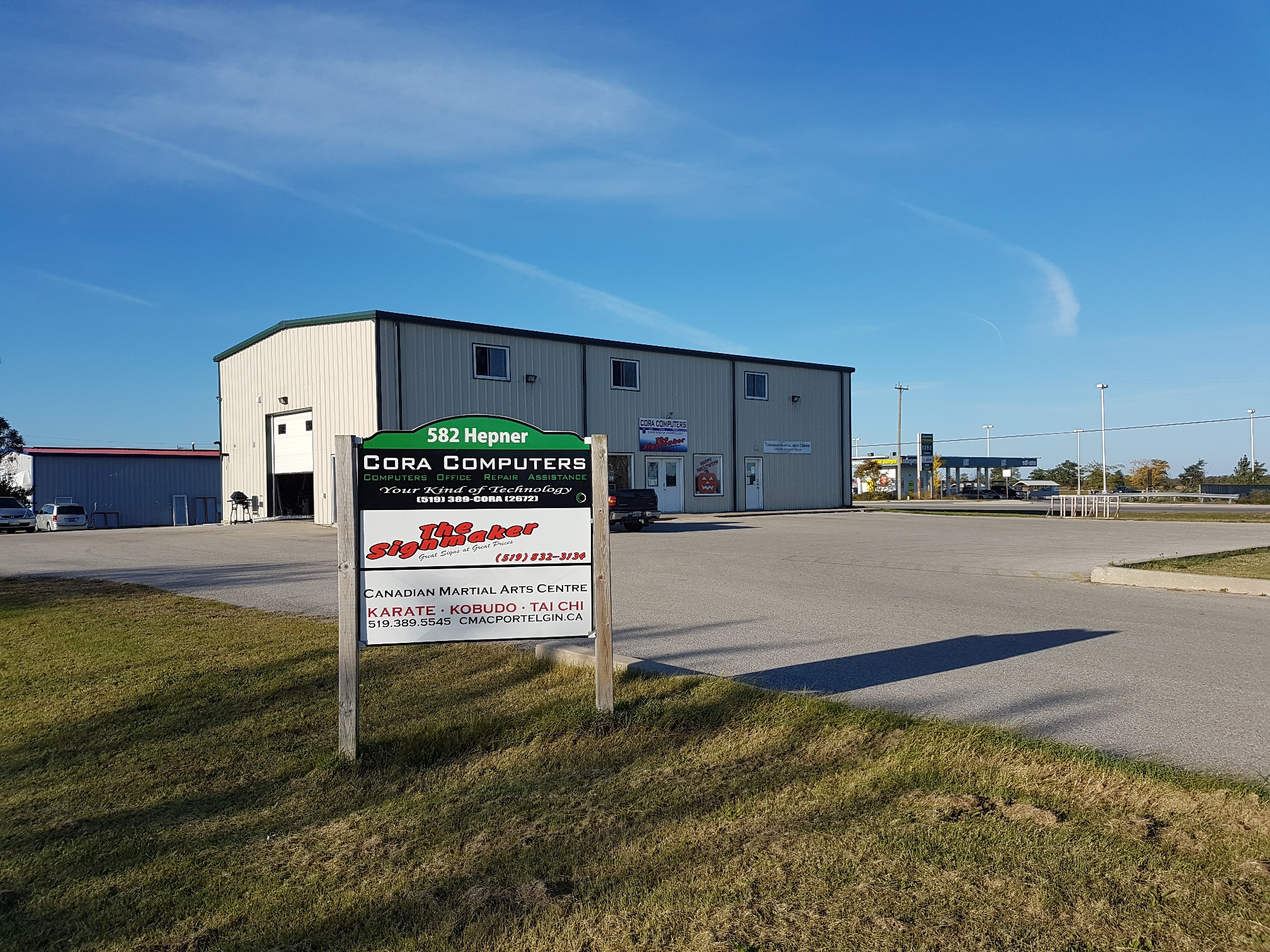 Contact Us / Location Signmaker.ca