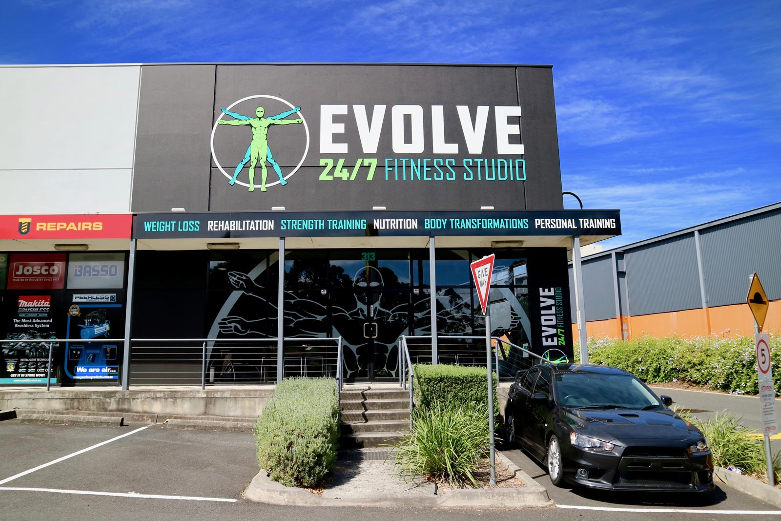 EVOLVE 24/7 fitness studio