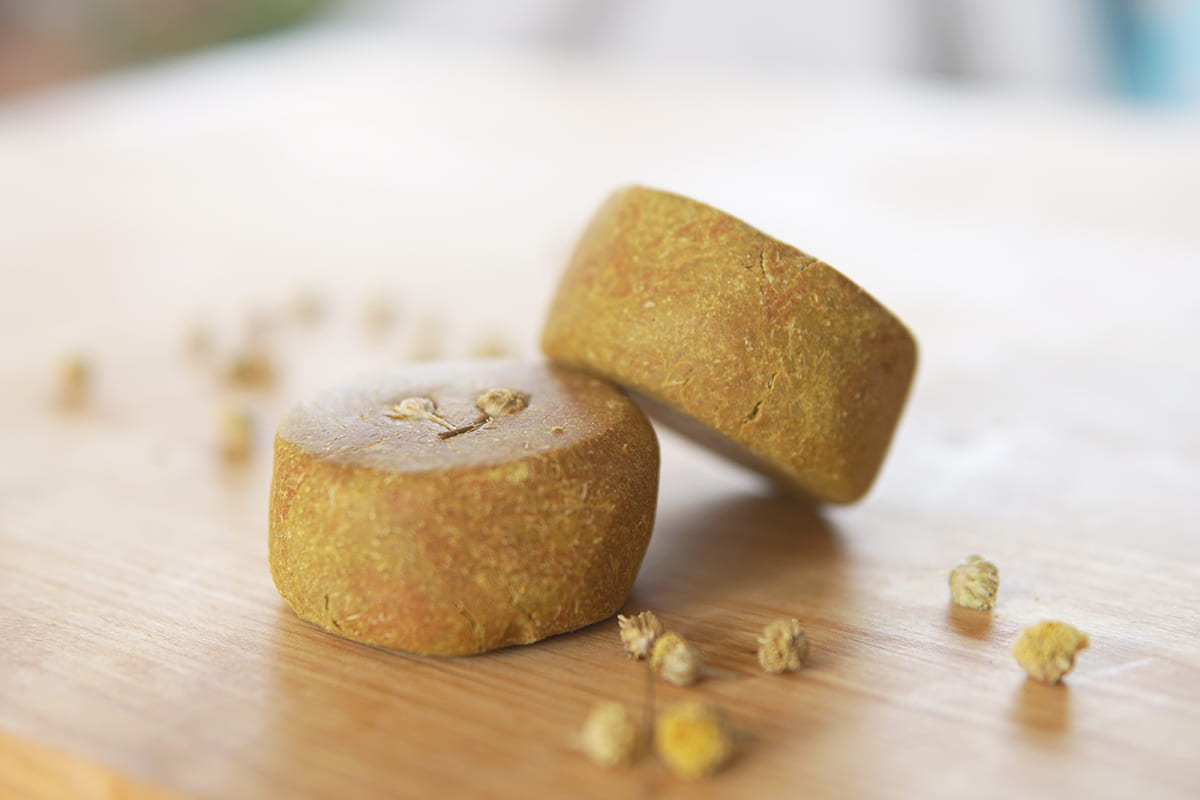 RECETA CHAMPÚ SÓLIDO con manzanilla y cúrcuma Sikeria Natural