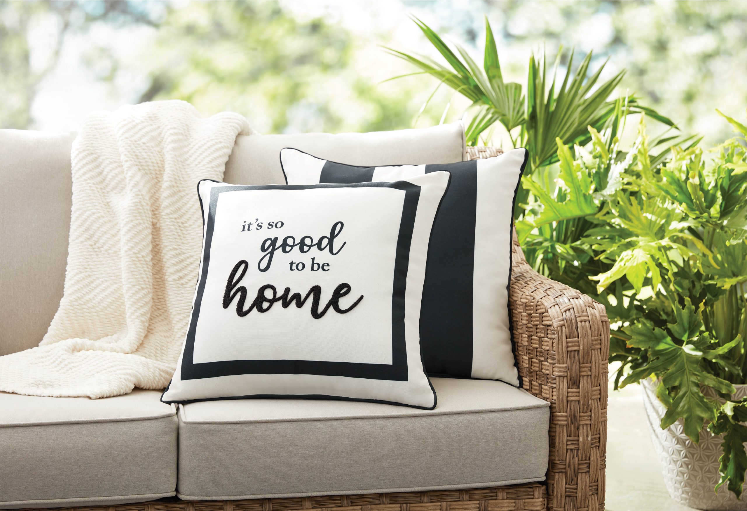 Home/Outdoor Toss Pillow, Black 19″ x 19″ “It’s Good To Be HomeProduct