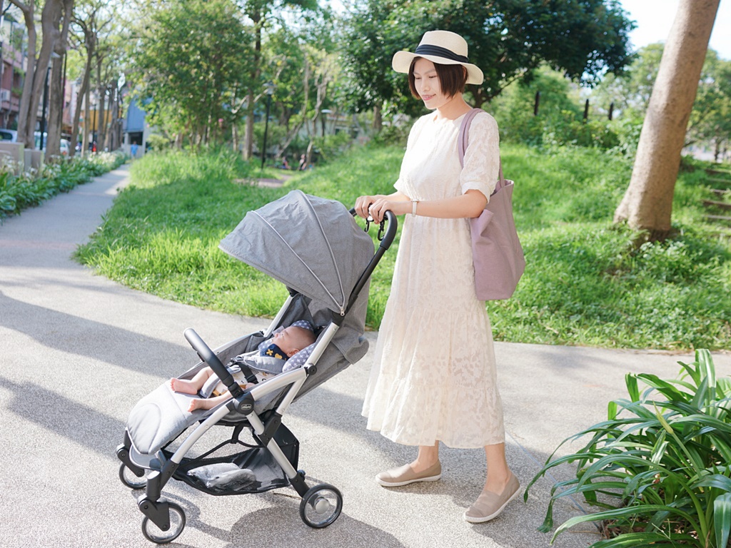 育兒│Chicco Goody 魔術瞬收手推車。好推又可自動秒收的神奇輕便推車！