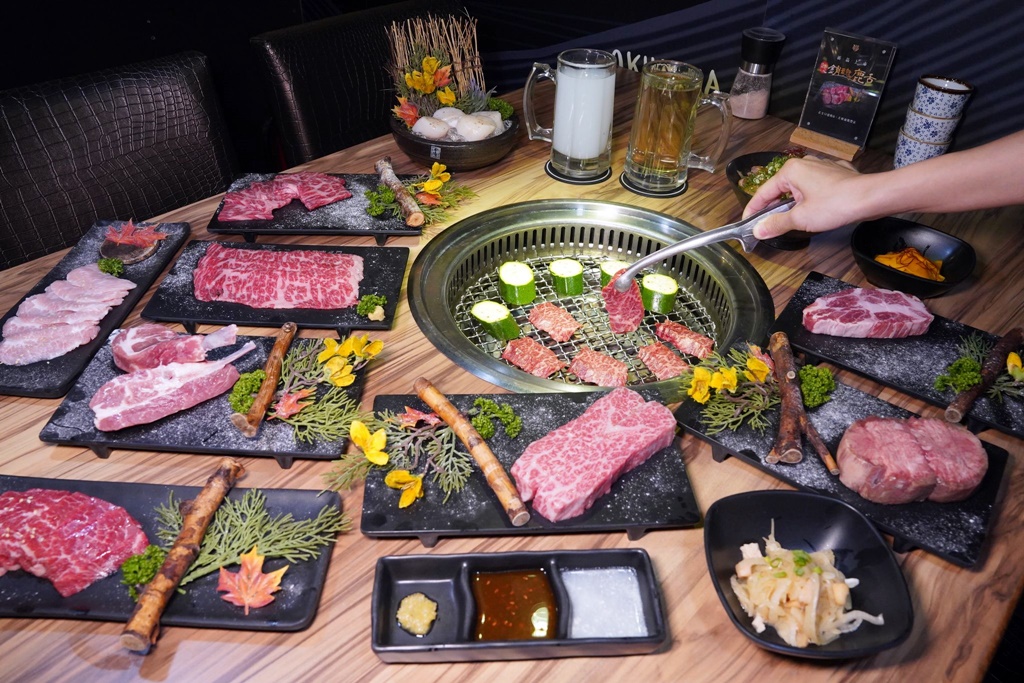 新竹美食│大股熟成燒肉專門新竹竹北店。專人桌邊代烤和牛饗宴‧日本清酒自動販賣機‧好吃又好玩！