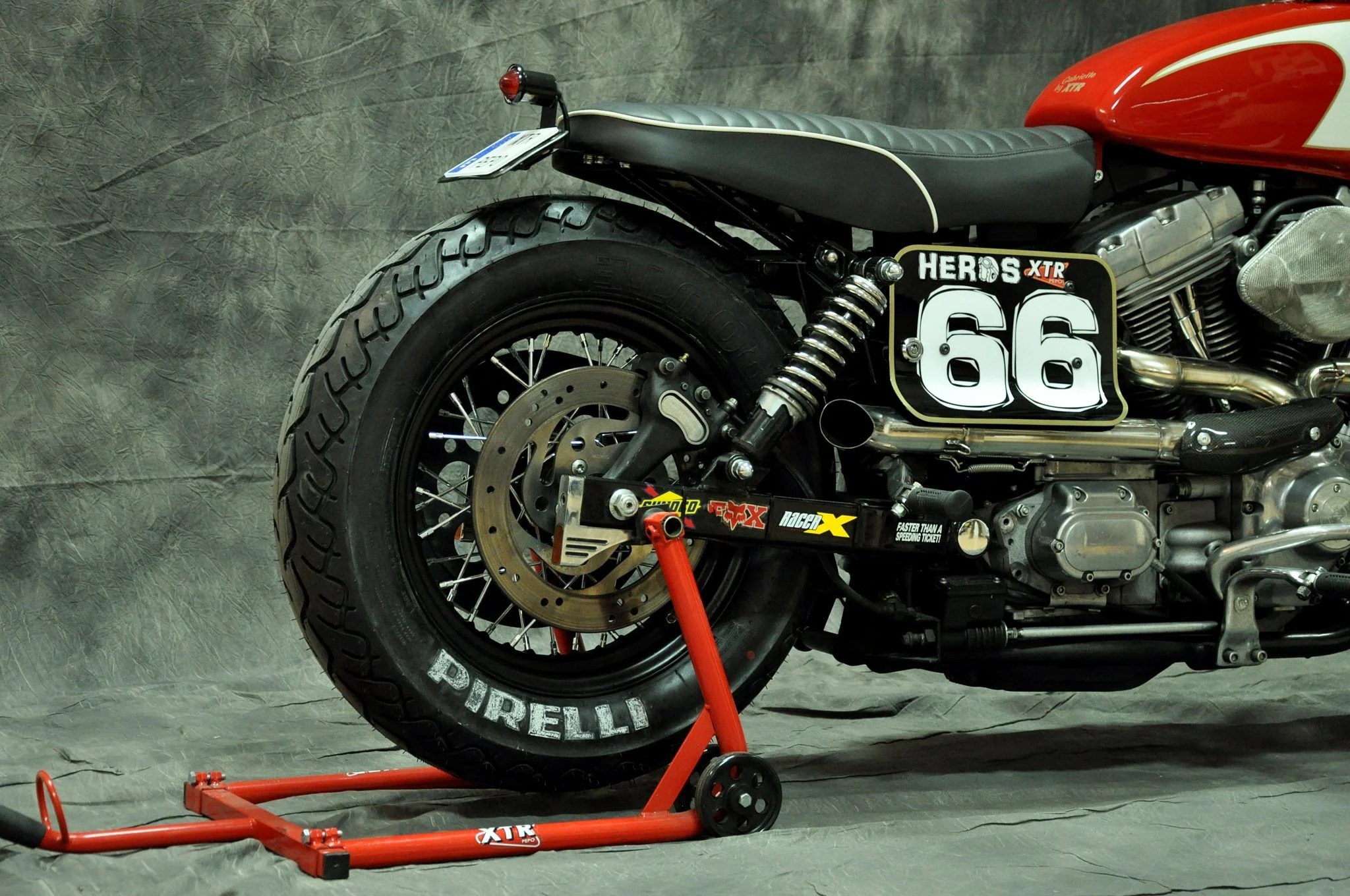 Harley-Davidson Dyna Custom (2048 x 1360 Pixel)