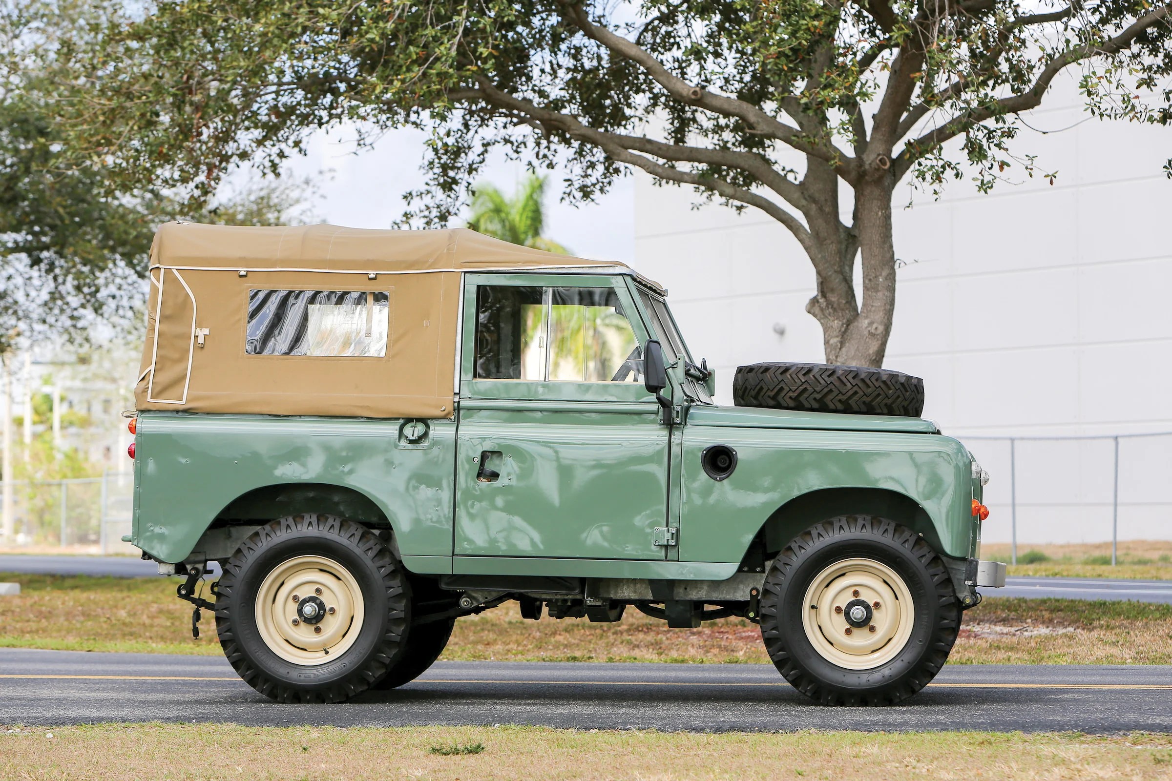 FrameOff Restoration 1973 Land Rover Series III SWB