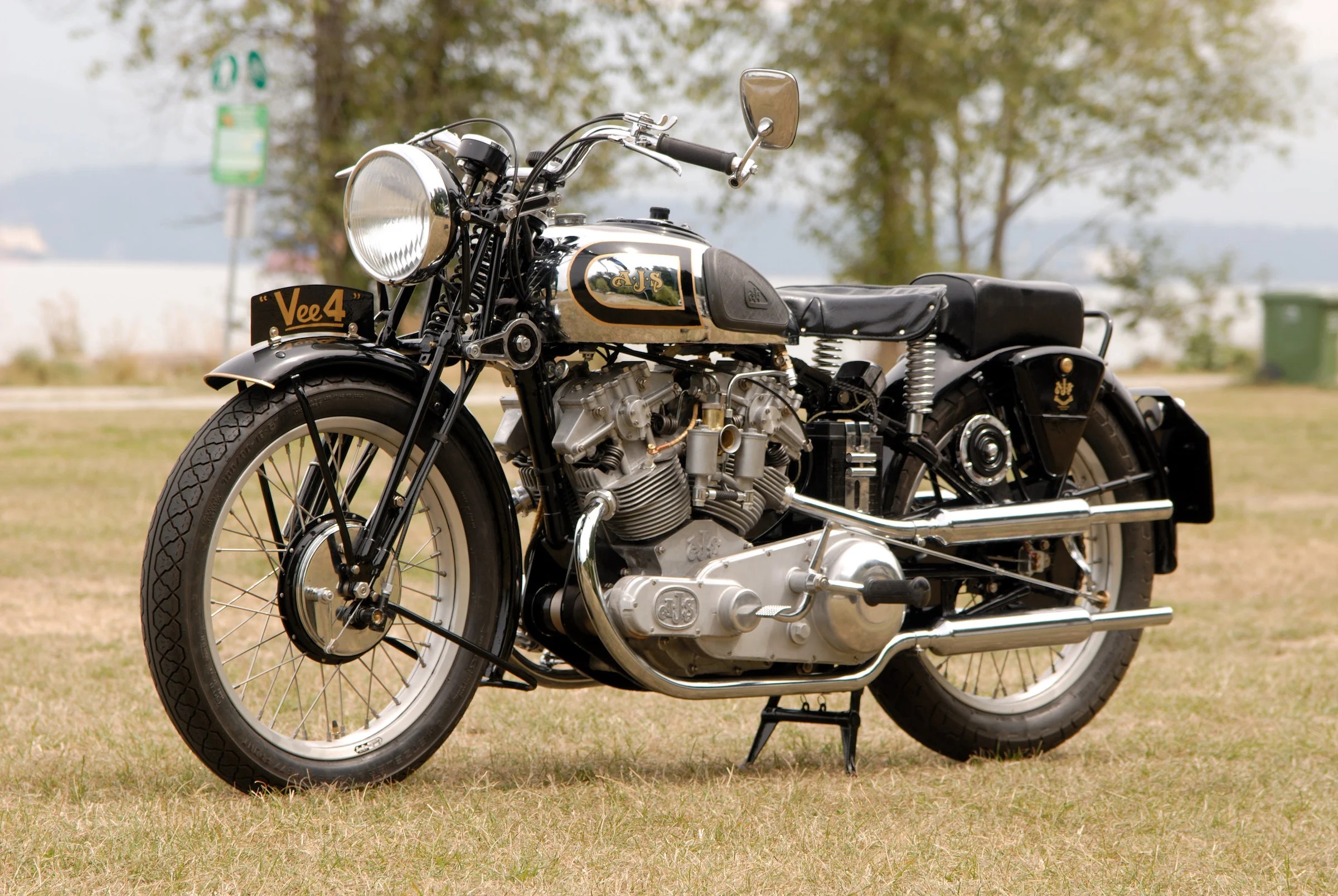 Resurrecting The Mighty AJS V4 From 1936