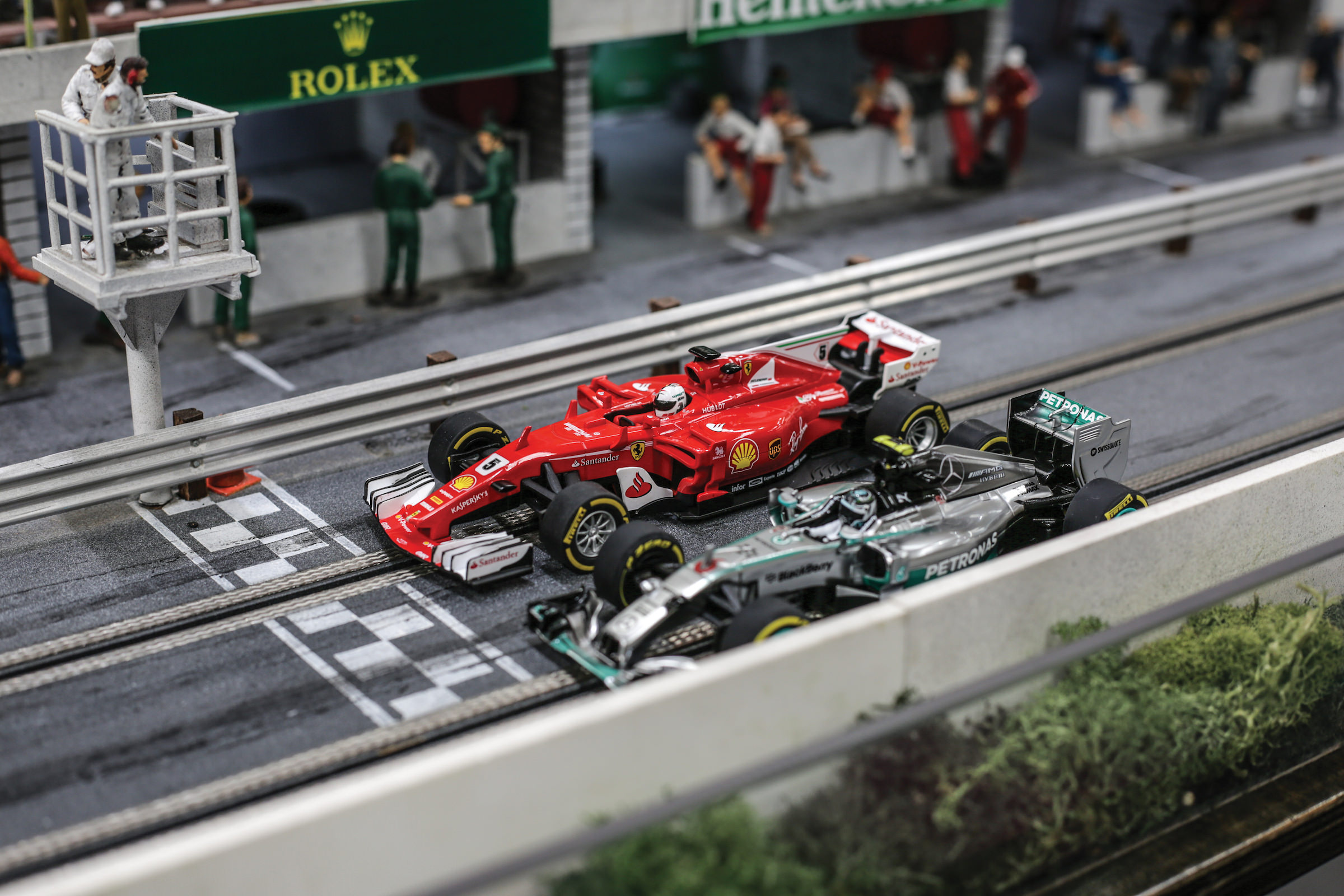 16 Feet Long + 7 Feet Wide A 132 Scale Formula 1 Slot Car Racetrack