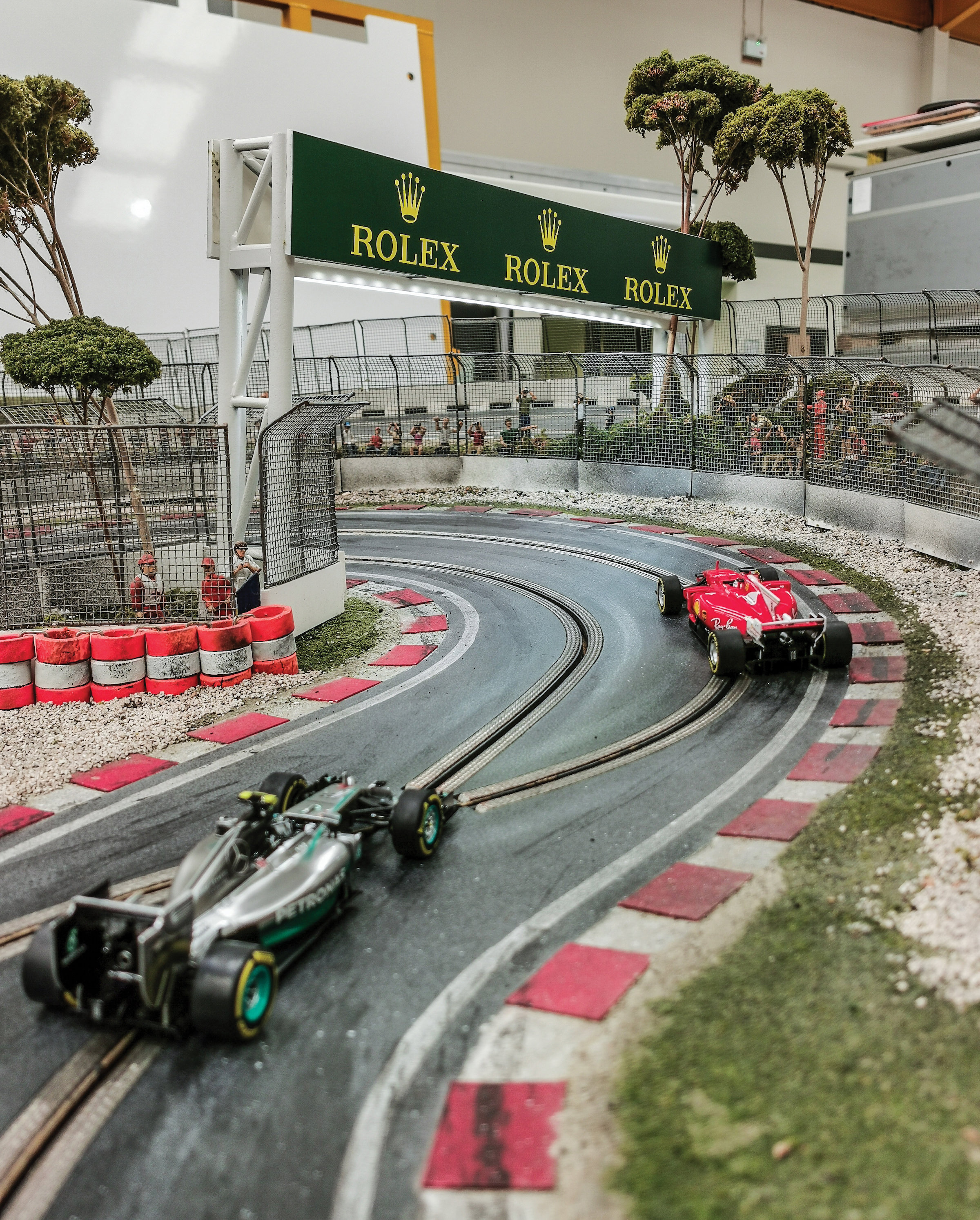 16 Feet Long + 7 Feet Wide A 132 Scale Formula 1 Slot Car Racetrack