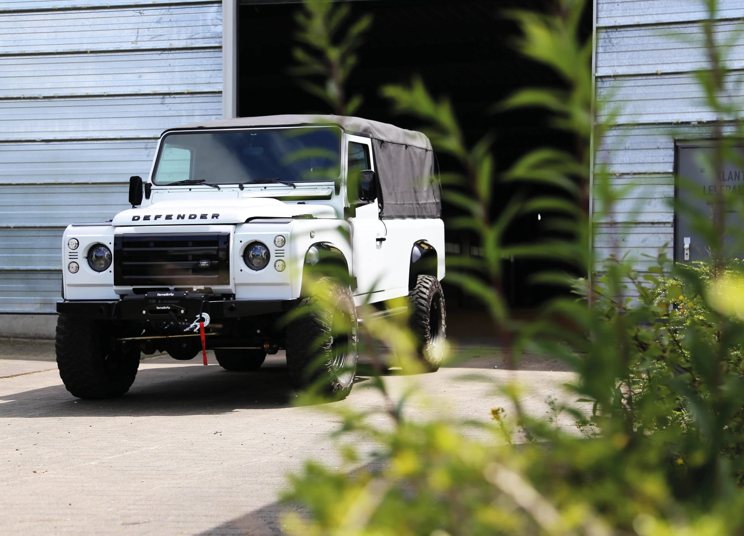 Learn about 160+ images when was the land rover defender discontinued
