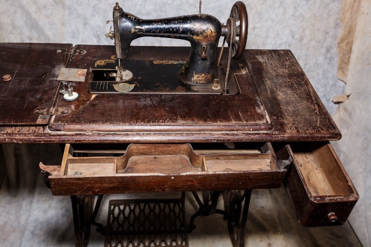 Antique Sewing Machine Table Value