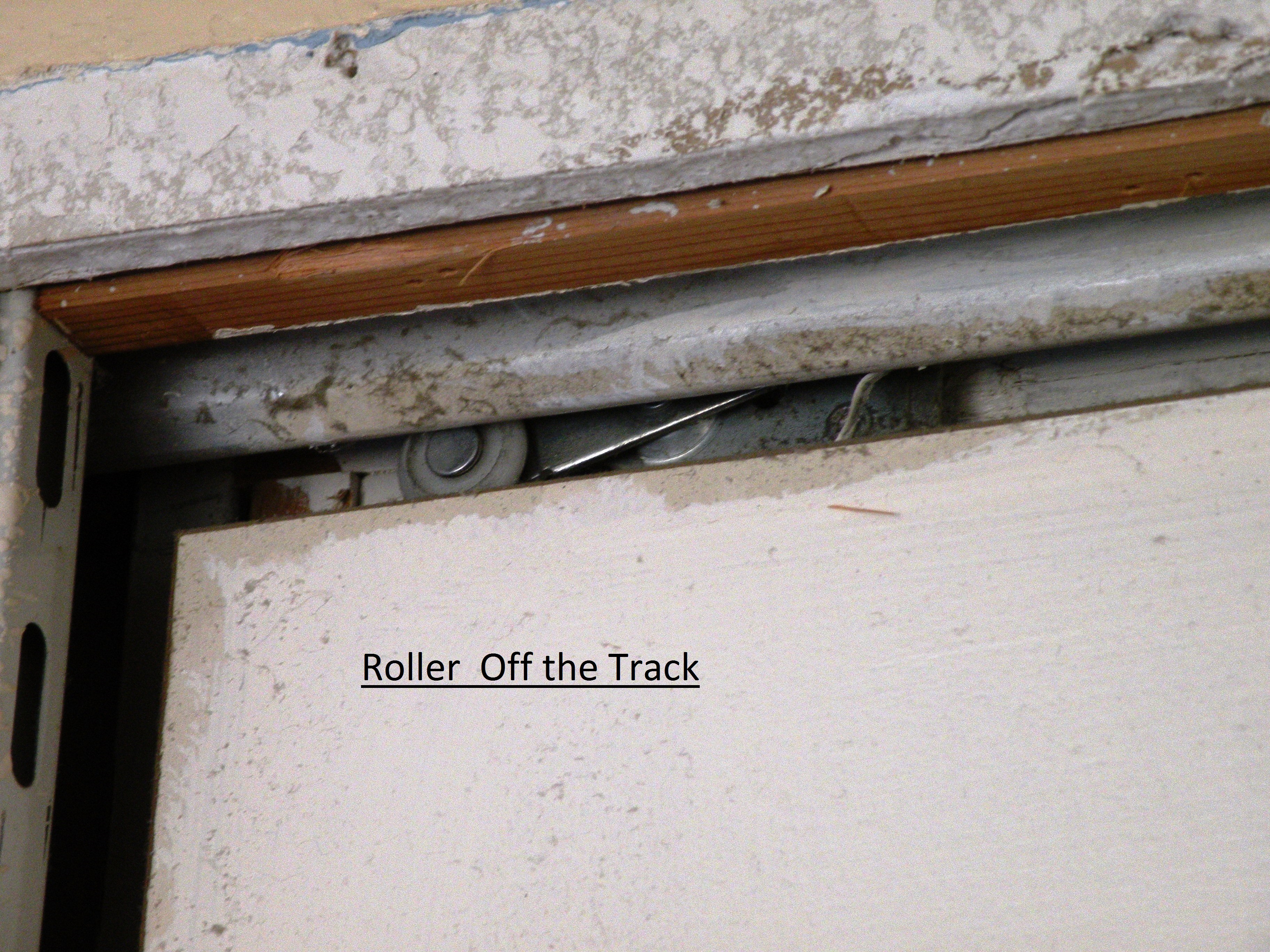 DSCN0929 POCKET DOOR REPAIR Co 4807031480