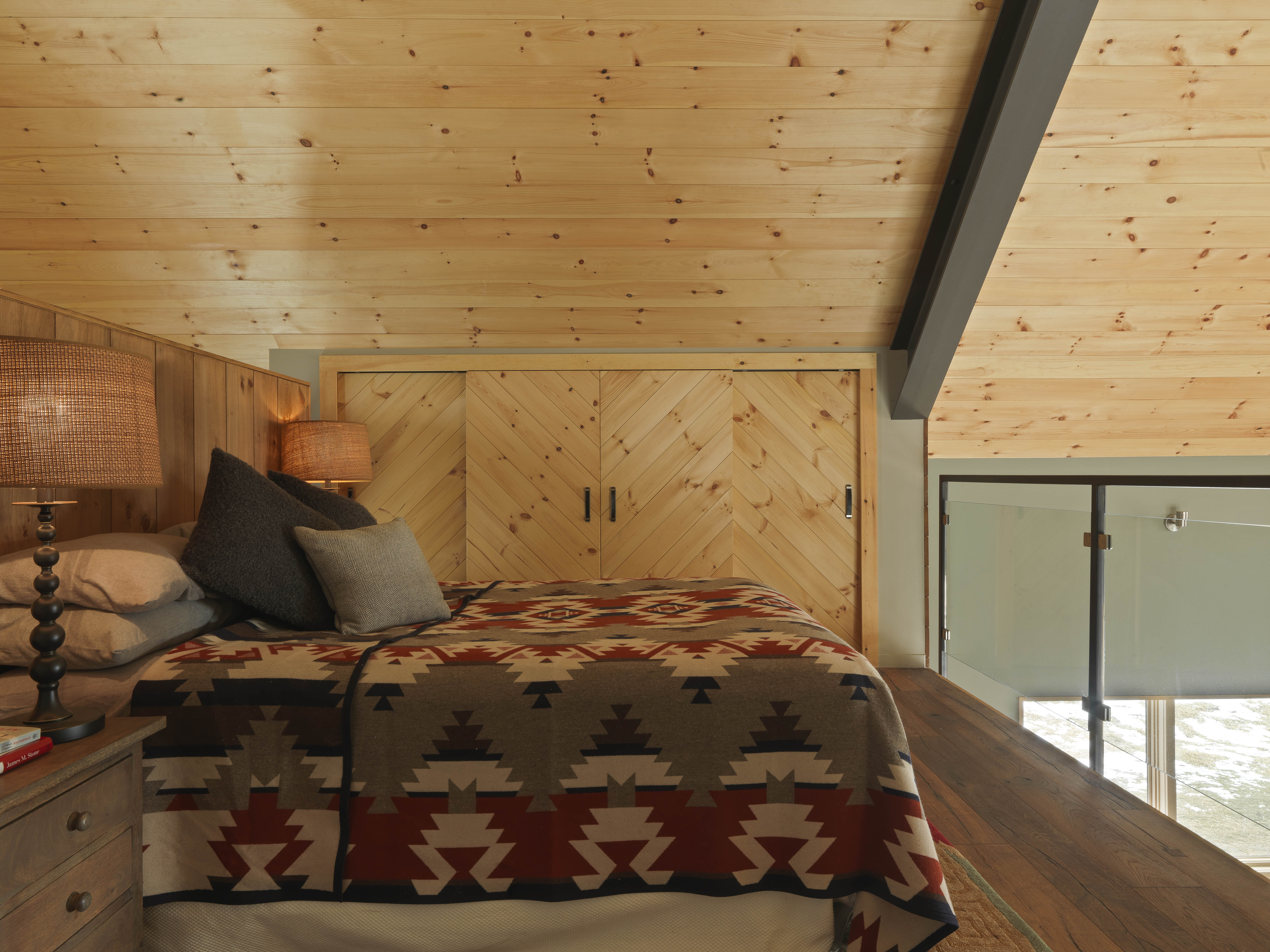 VT Modern Style Barn Silver Maple Construction