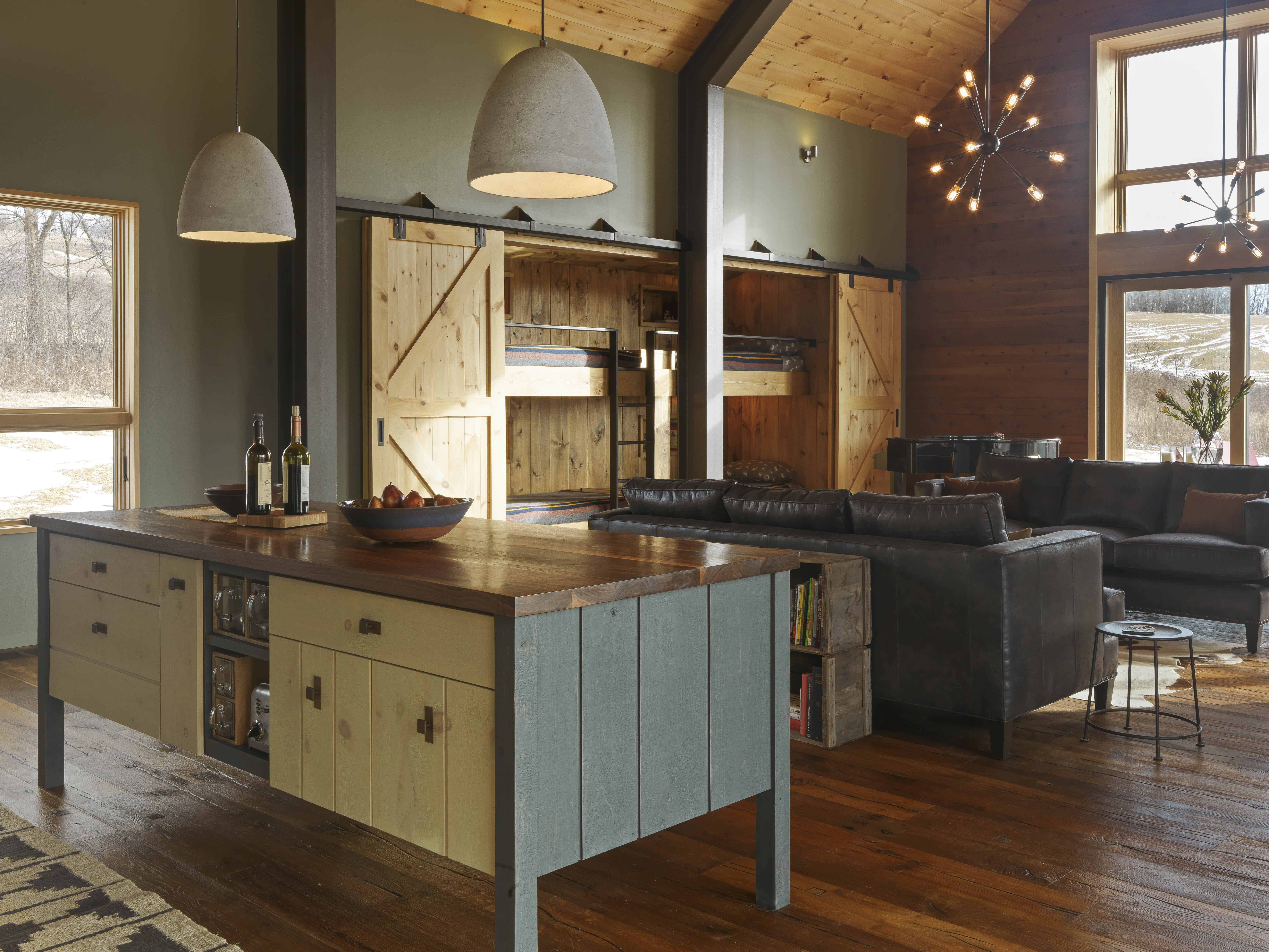 VT Modern Style Barn Silver Maple Construction