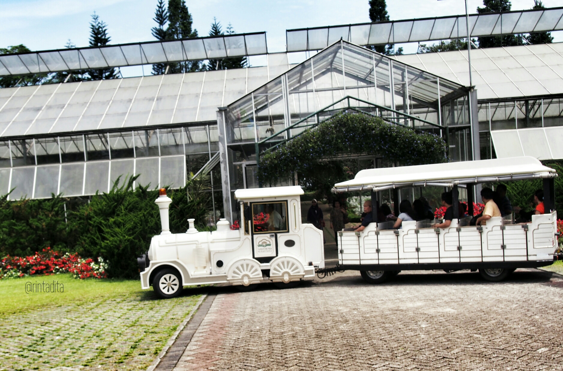 Postcards From Taman Bunga Nusantara | Males Mandi