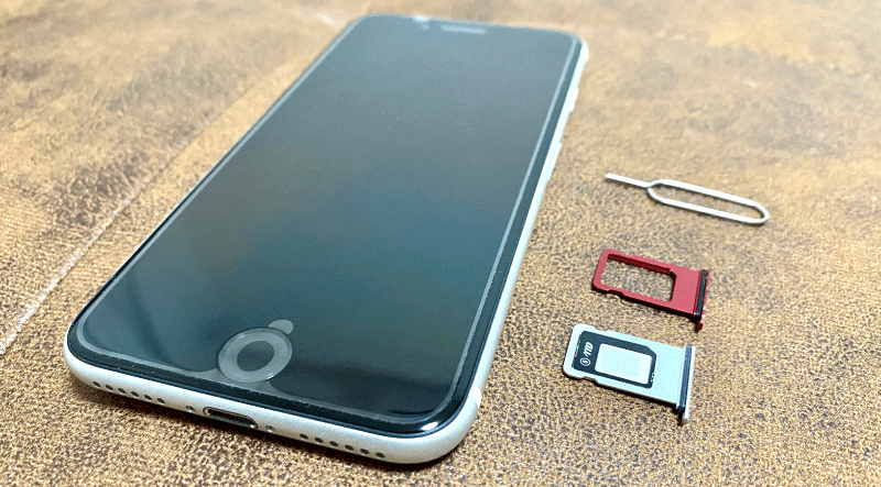 【auと楽天モバイルの同時使い】新iPhone SEにauと楽天モバイルのSIMカードを挿れる方法 SIMっこ