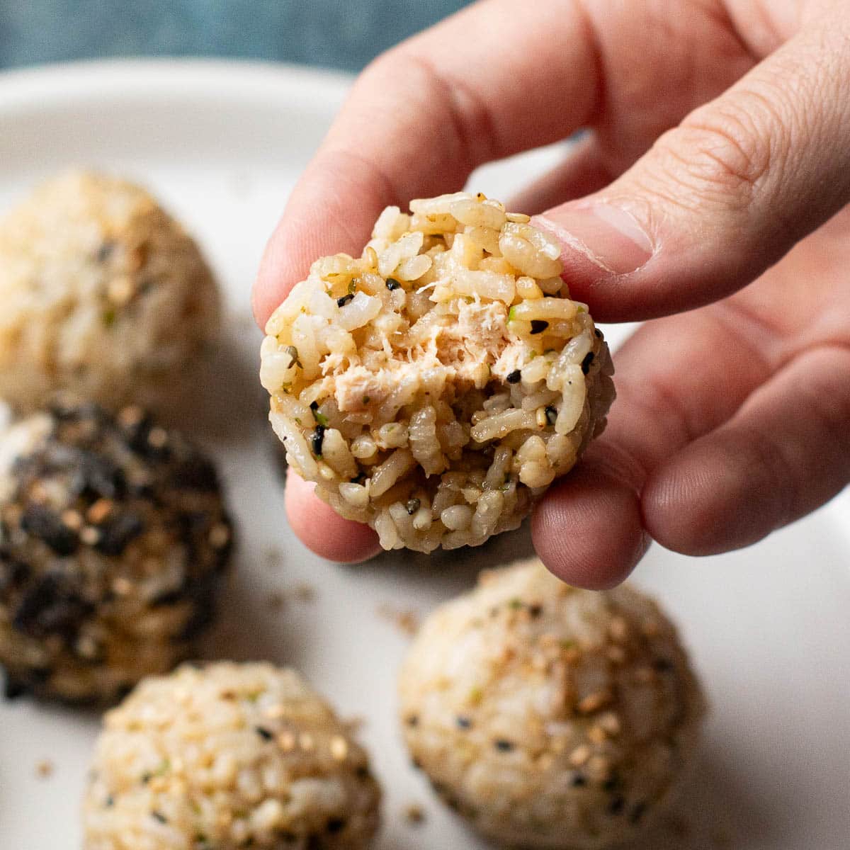 Easy Korean Rice Ball Recipe (How to Make Jumeokbap)