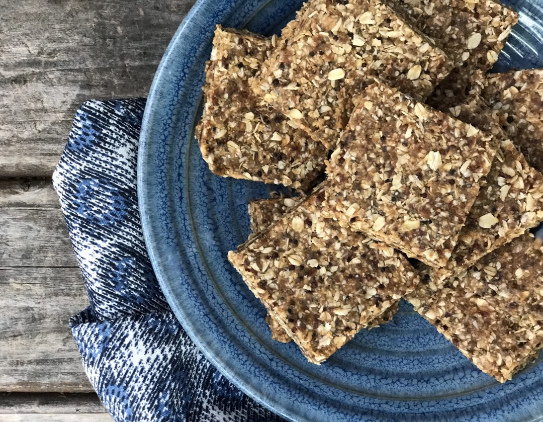 Easy Quinoa And Oat NoBake Breakfast Power Bars SIMMER + SAUCE