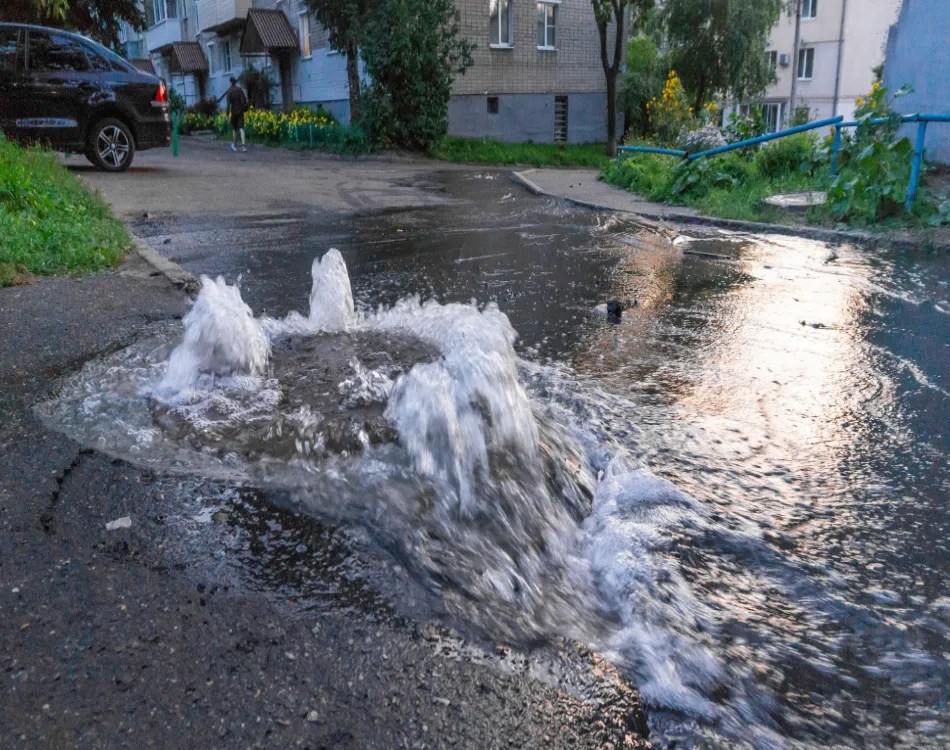 Should You Connect Your Gutter System To A Drain? 🌧️