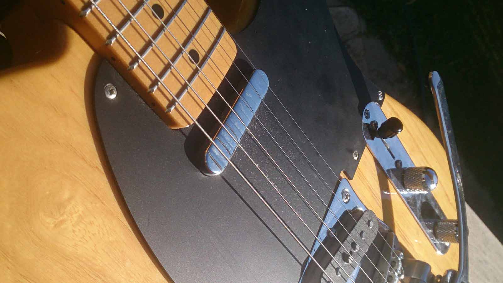 Why is my electric guitar buzzing? It's so annoying! Simon Morel