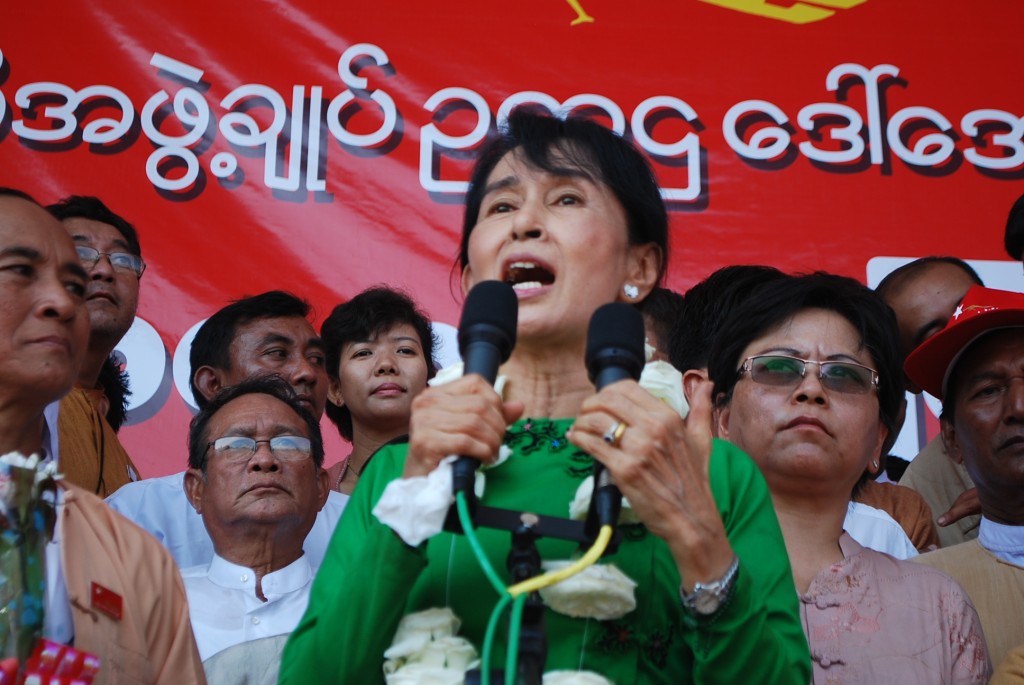 Aung San Suu Kyi hits the campaign trail in Myanmar