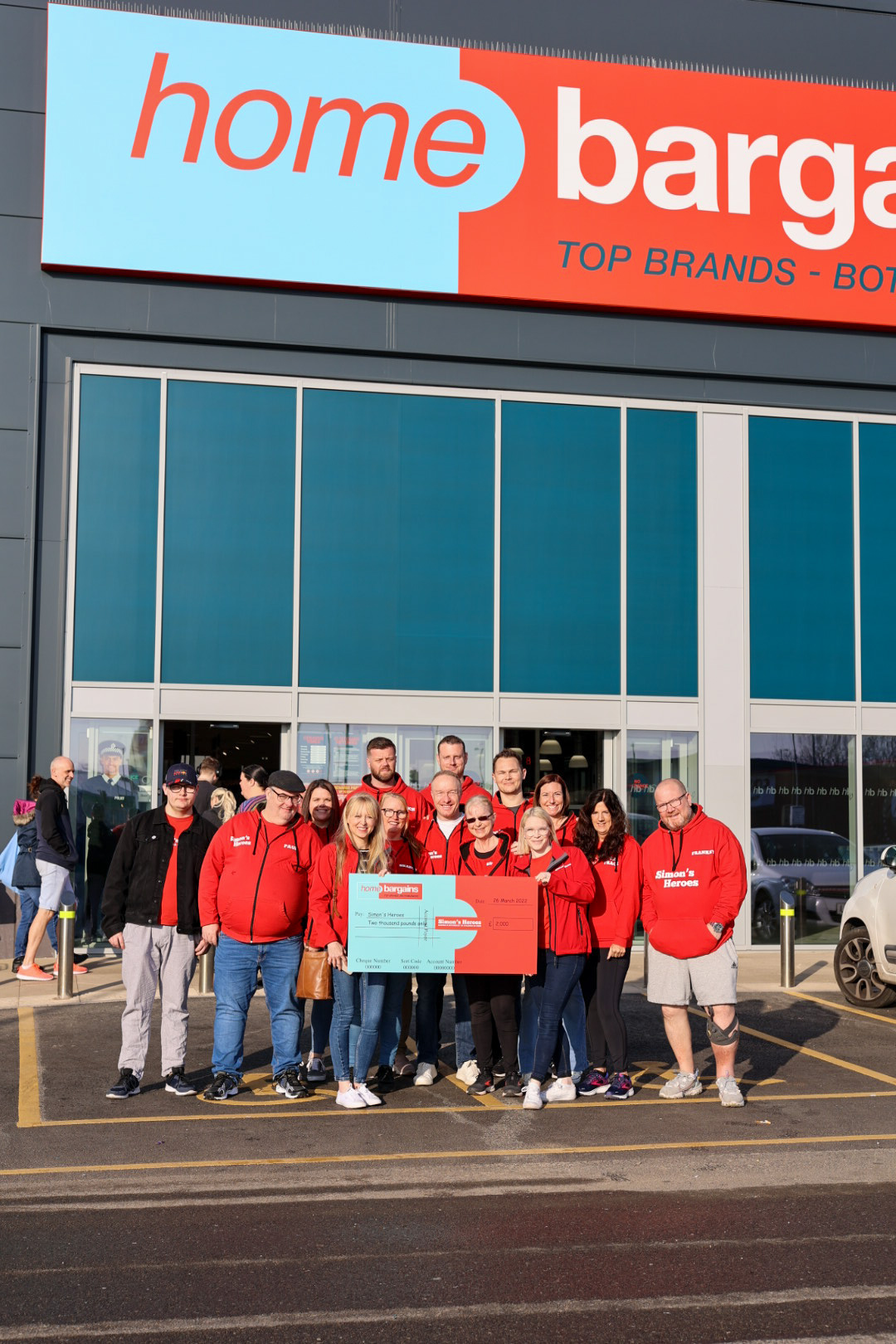 Home Bargains unveils its new store in Tamworth and donates £2000 to
