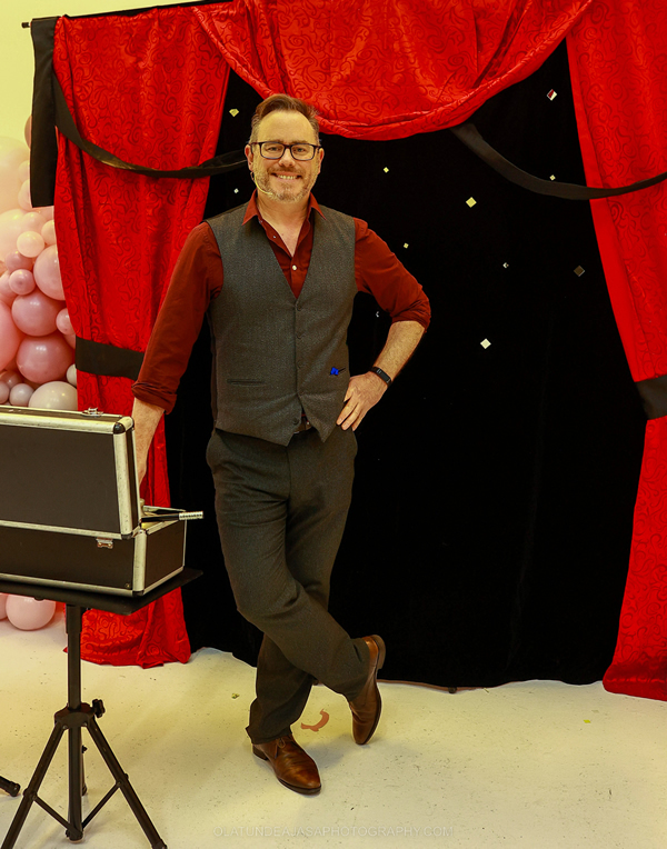 Simon's Shows Simon Toal Magic Parties