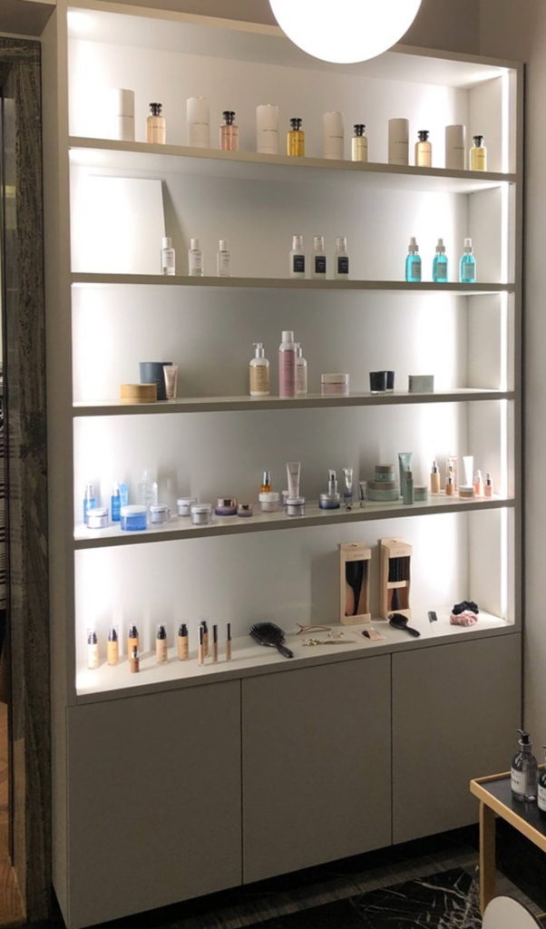 Belysning Under Hylla Hyllor med inbyggd belysning Simont Hjerpe