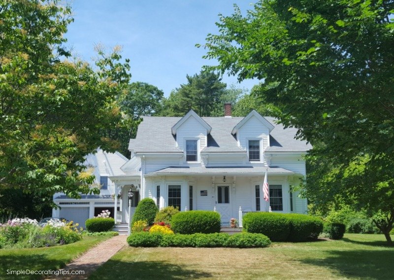 Coastal Maine New England Style Houses SIMPLE DECORATING TIPS