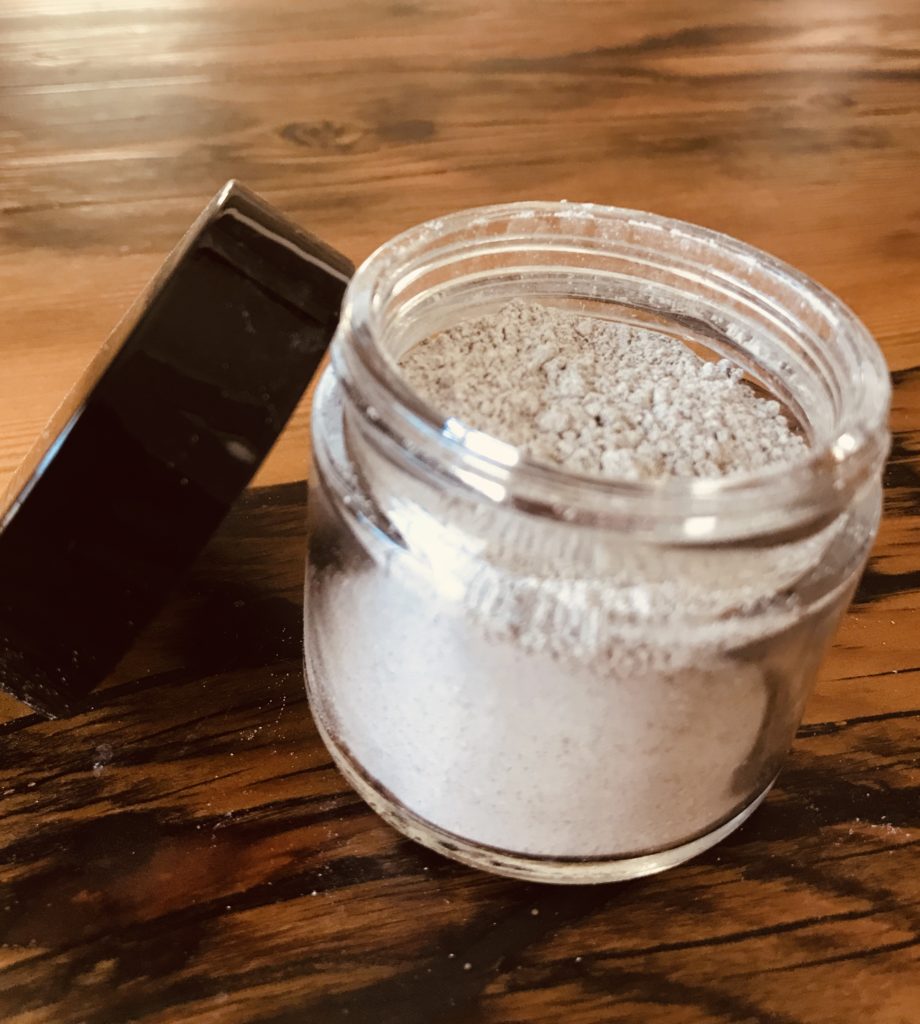 Tooth Powder Say Hello to a“New” Way to Brush Simple Spoils, Naturally