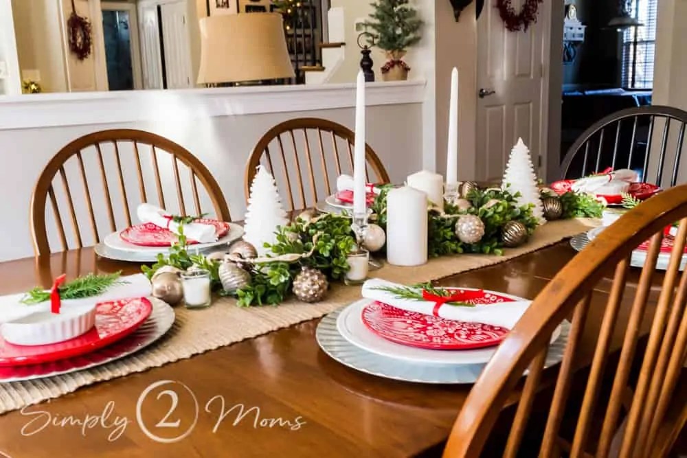 Simple Christmas Table Ideas Centerpiece and Place Settings