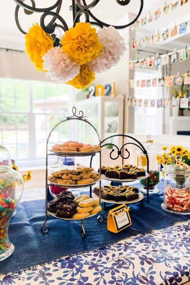 Check Out These Simple and Pretty Graduation Party Ideas!