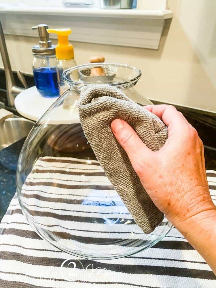 How to Clean Hanging Glass Lights in 3 Easy Steps