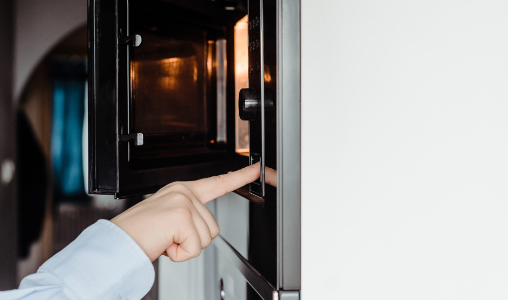 What Are 10 Things You Should Never Put in a Microwave?