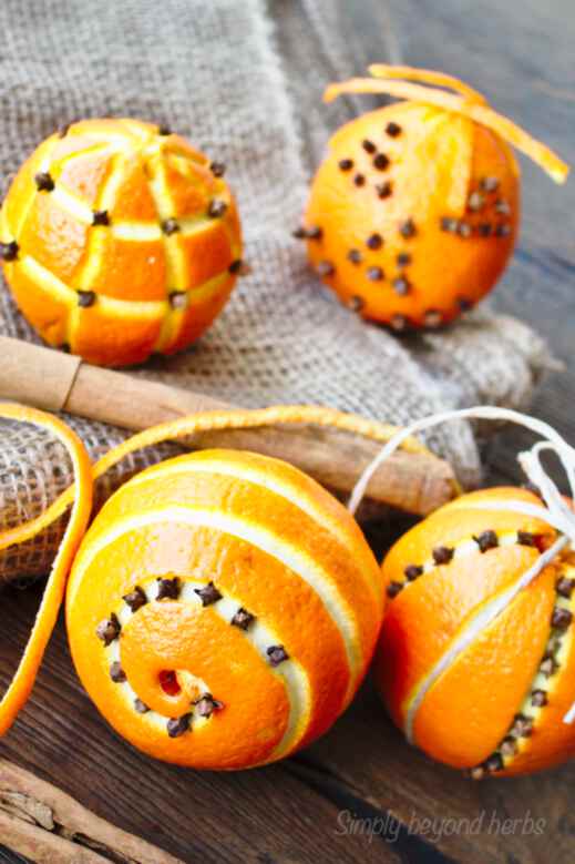 How to make dried Orange Clove Pomander balls for Christmas