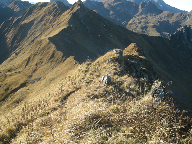 Tag 2: Blick auf meinem Rückweg über diesen Bergrücken (Golmer Höhenweg)