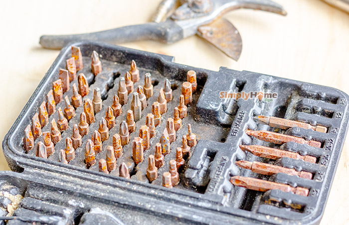 How to Clean & Restore Rusty Tools Vinegar, Baking Soda, Coke