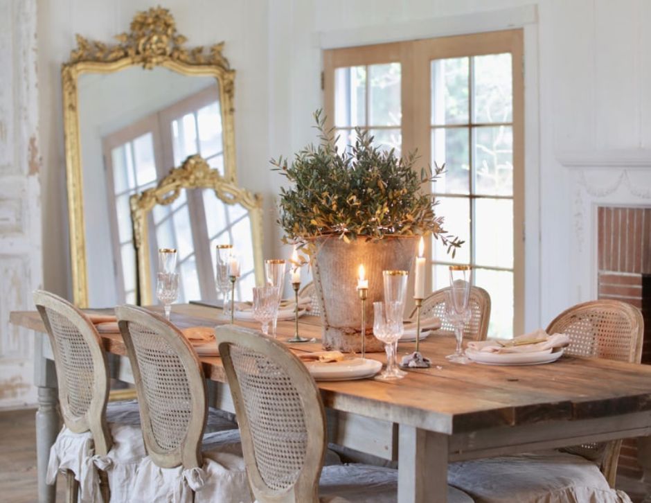 Dining Table Decor Tips to Decorate Your Next Feast
