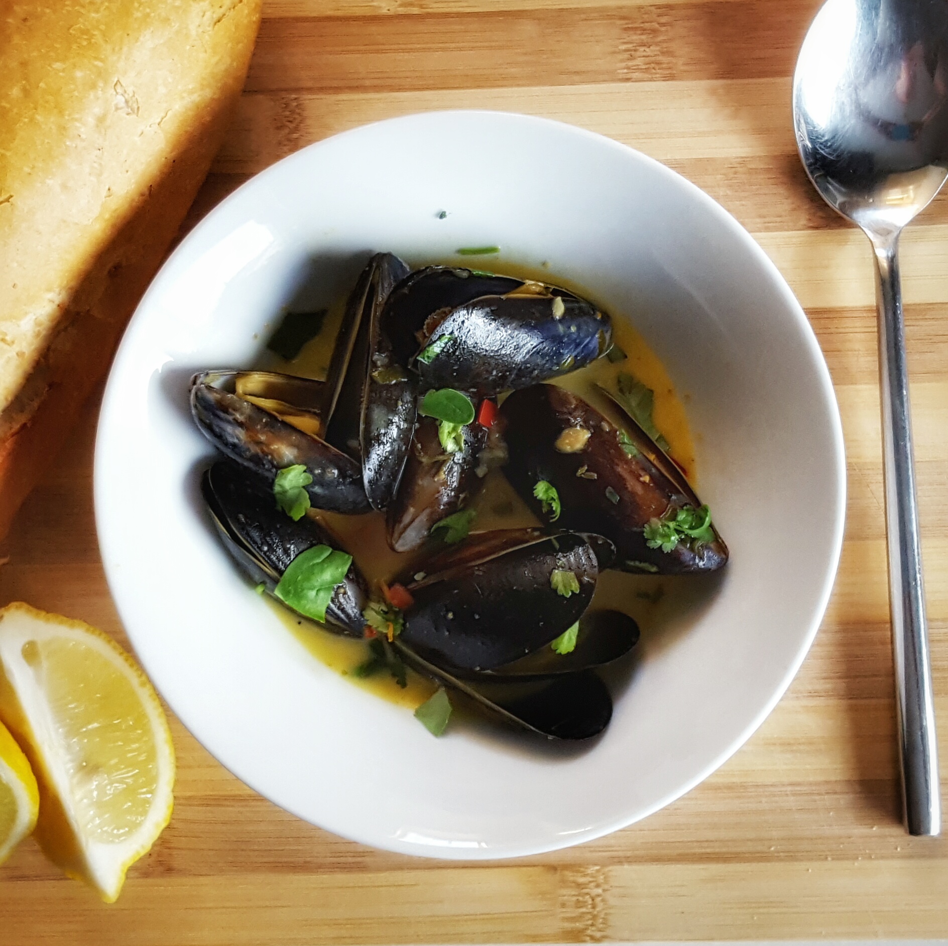 Mussels in Saffron White Wine Sauce