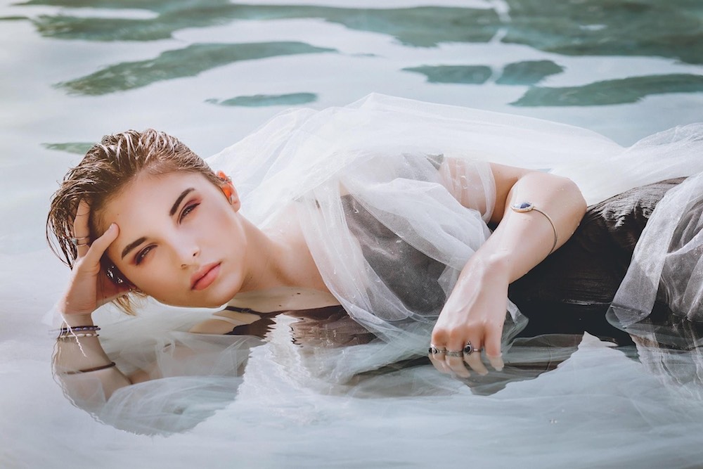 Commercial Model Chelsie Deville – SimplySxy